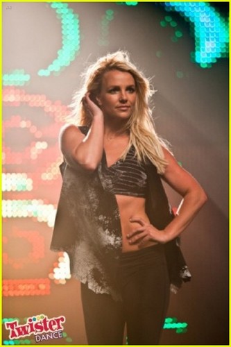  Britney Spears: Twister Dance, X Factor Talk