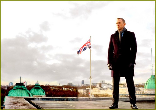  Daniel Craig: New 'Skyfall' Pics!