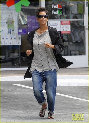  Halle Berry: Jenesse Silver Rose Awards with Olivier Martinez!