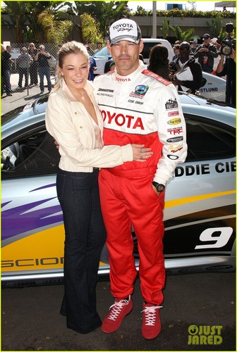 LeAnn Rimes & Eddie Cibrian: Kisses at the Race!