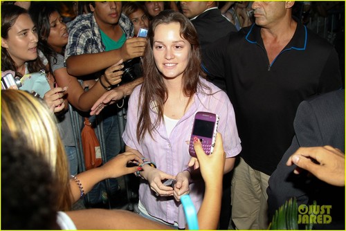  Leighton in Rio with her অনুরাগী