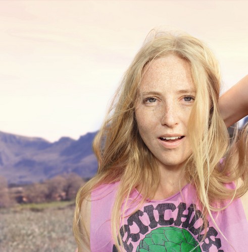  Lissie Promo Shot for 'Catching a Tiger' (Pink Shirt) 1