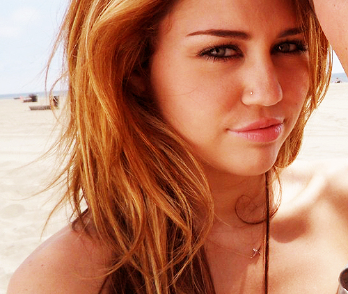  Miley Vyrus.....