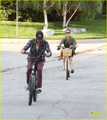  Vanessa Hudgens: Bike Riding with Austin Butler!