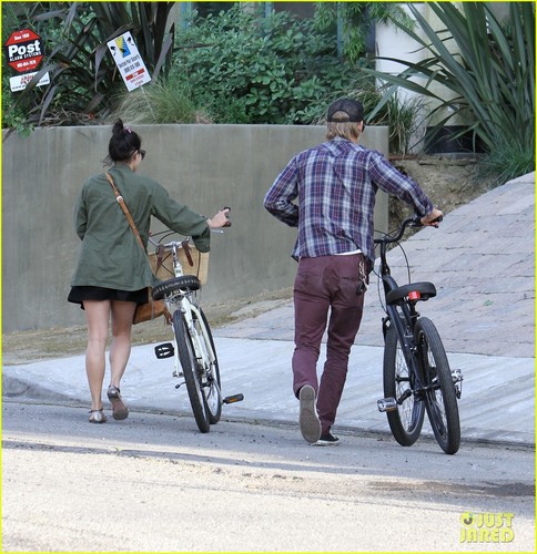 Vanessa Hudgens: Bike Riding with Austin Butler!