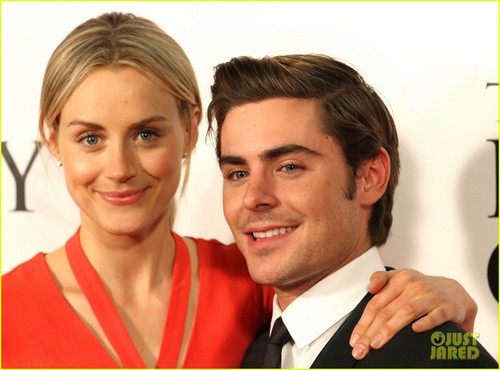  Zac Efron: 'Lucky One' Adelaide Premiere with Taylor Schilling!