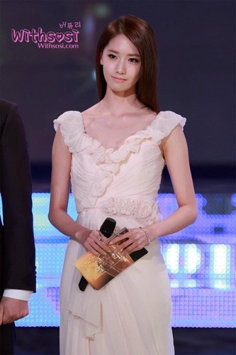 111224 MC Yoona KBS Entertainment Awards