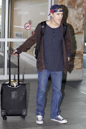 Chris Zylka Catching A Flight At Vancouver Airport