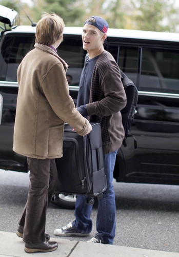  Chris Zylka Catching A Flight At Vancouver Airport