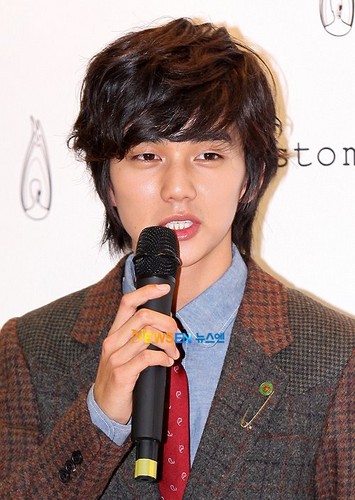 Customellow Fan Signing Event (Nov 4, 2011)