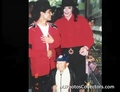 DO YOU TAKE THIS MAN TO BE YOUR HUSBAND????OH GOD YES I DO!!!!! - michael-jackson photo