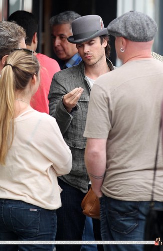  HQ Pics - Ian Somerhalder hanging out with Friends at Venice spiaggia - April, 22