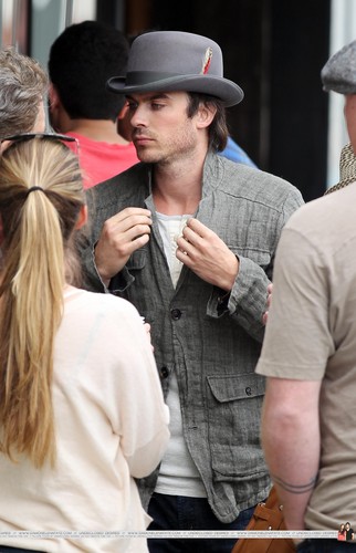  HQ Pics - Ian Somerhalder hanging out with বন্ধু at Venice সৈকত - April, 22