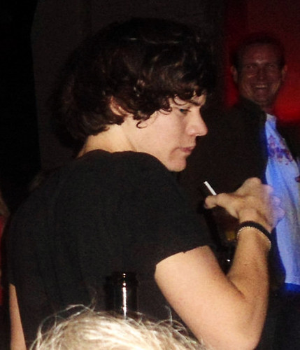  Harry at a bar!♥
