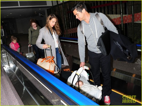  Jessica Alba: Tokyo with the Family!