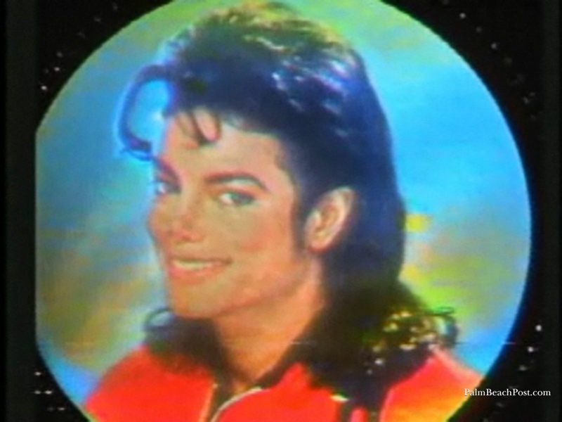 Michael-Jackson-Hologram-Label-Photoshooting-1990-michael-jackson-30520715-800-600.jpg