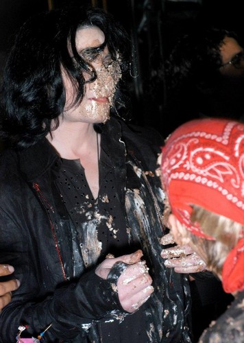  Michael Jackson cake birthday fight ♥