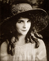 Olive Thomas(October 20, 1894 – September 10, 1920) - celebrities-who-died-young photo