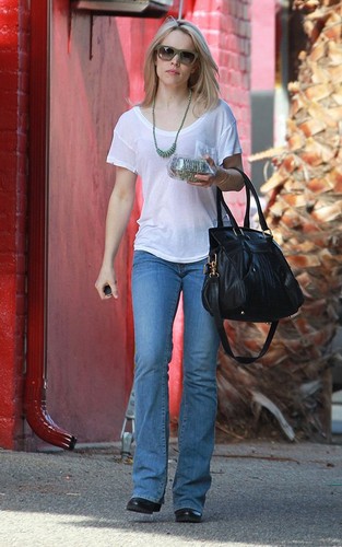  Rachel McAdams out in Los Angeles, California (April 19).