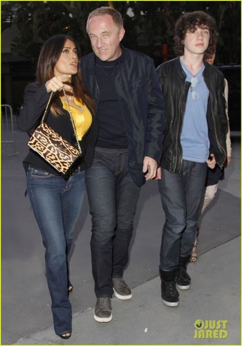 Salma Hayek: Lakers Game with the Family!