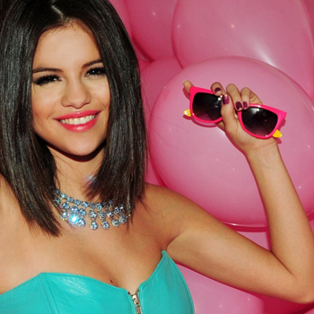  Selena with baloons (Hit the lights)