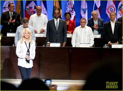  Shakira: Summit of the Americas with Barack Obama!