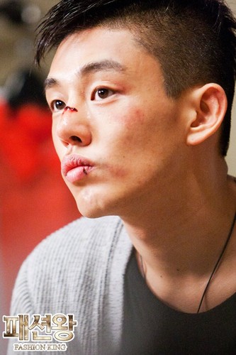Yoo Ah In as Kang Young Geol