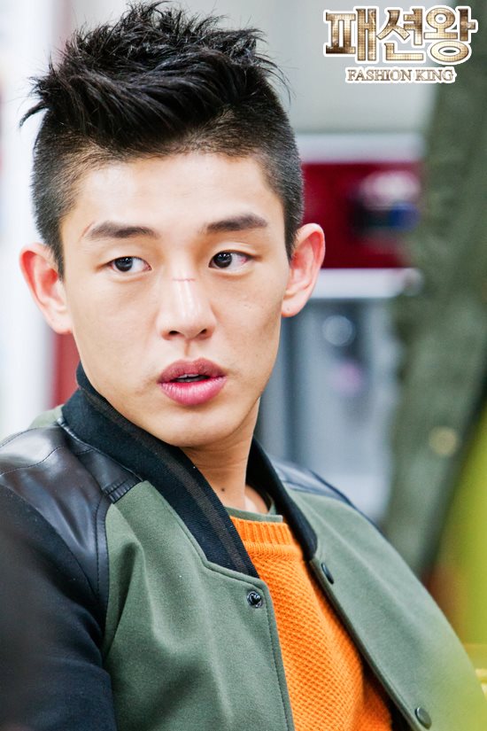 Yoo Ah In as Kang Young Geol - Fashion King (패션왕) Photo 