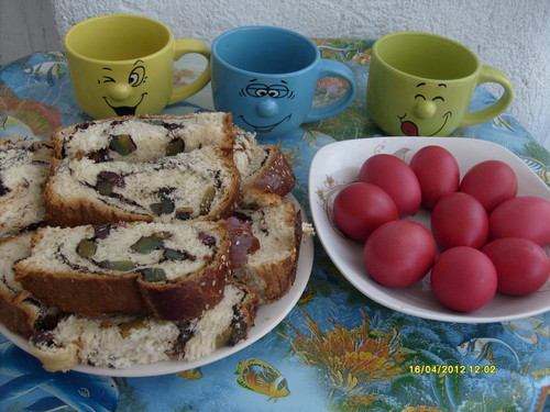 easter cake and eggs