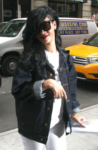 Arrives Back At Her New York Hotel [24 April 2012]