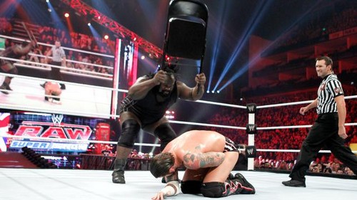  CM Punk In লন্ডন (vs Mark Henry)