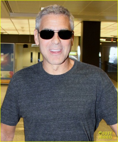  George Clooney: Dulles Airport Dude