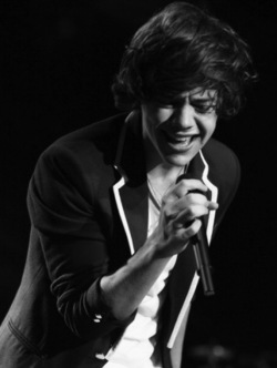  Harry Styles - Black and White
