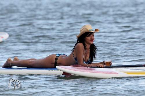  In A Bikini On The strand In Hawaii [28 April 2012]