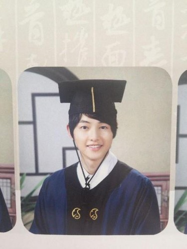  Joongki Graduation pic