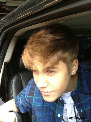  Justin Bieber with Фаны - April 28
