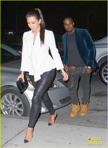  Kim Kardashian & Kanye West: 晚餐 日期 Night!