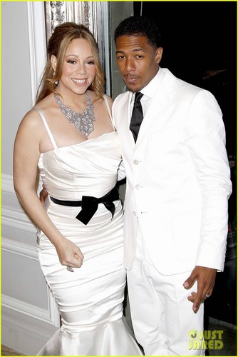  Mariah Carey & Nick কামান Renew Vows in Paris