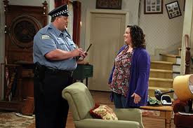 Mike & Molly 1x11 Carl Gets a Girl <3
