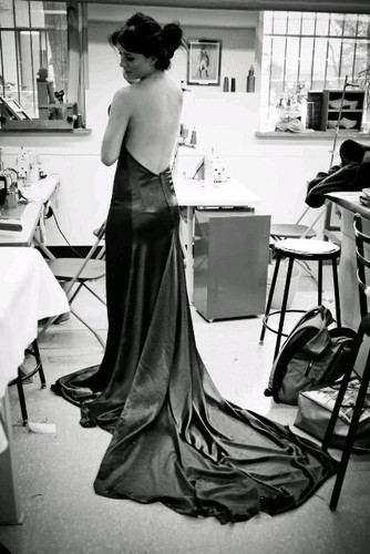  Nina's Emmy áo choàng 2012 Fitting