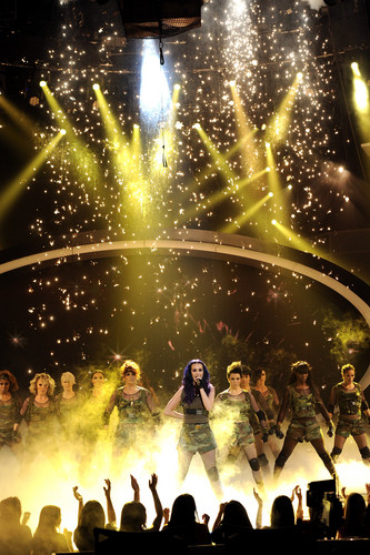  Performing On American Idol [26 April 2012]