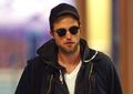 Rob arriving in Vancouver, 29-04-2012 - robert-pattinson photo