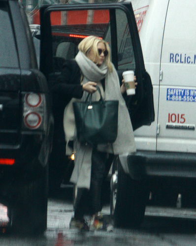  Mary-Kate & Ashley - Leaving the Chelsea Arts Tower, NYC, February 16, 2012