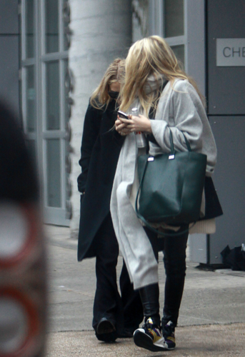  Mary-Kate & Ashley - Leaving the Chelsea Arts Tower, NYC, February 16, 2012