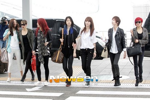 120410 T-ara to Europe trip with new girl group