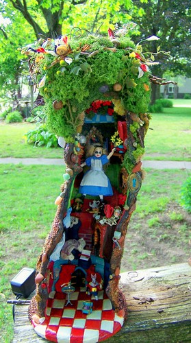  19th 일 Miniatures Alice falling down rabbit hole scene