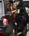 Ashley - Out and about in New York, December 17, 2011 - mary-kate-and-ashley-olsen photo