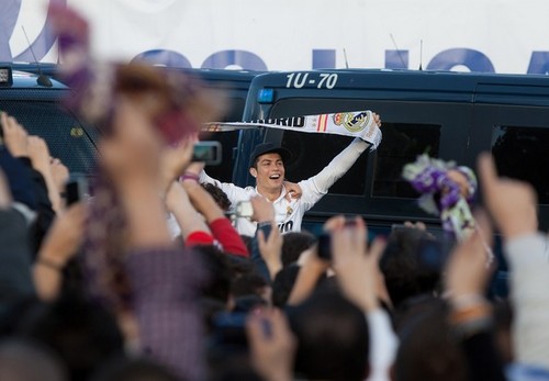  C. Ronaldo (Real Madrid celebrating the title)