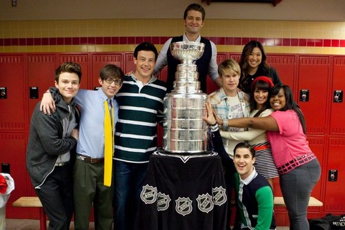 Glee cast with Stanley Cup