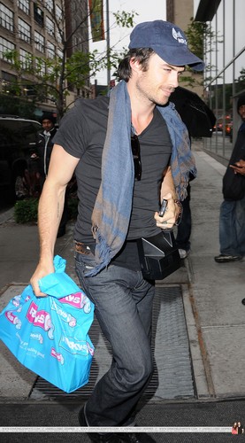  HQ Pics - Ian Somerhalder outside his hotel in Soho (New York City, USA - 07.05.12)